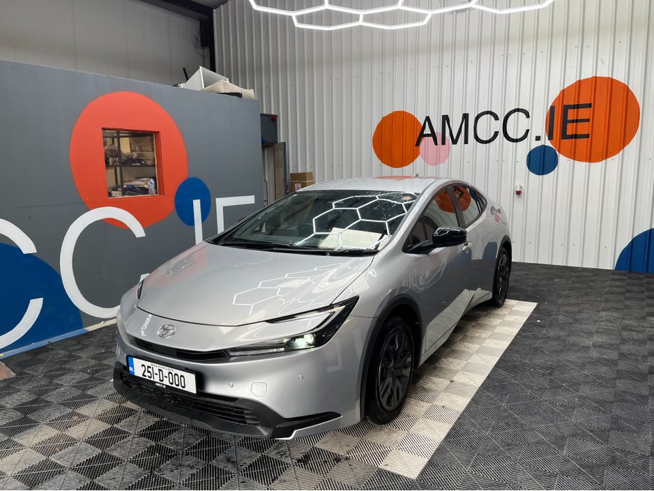 2025 Toyota Prius - image 5