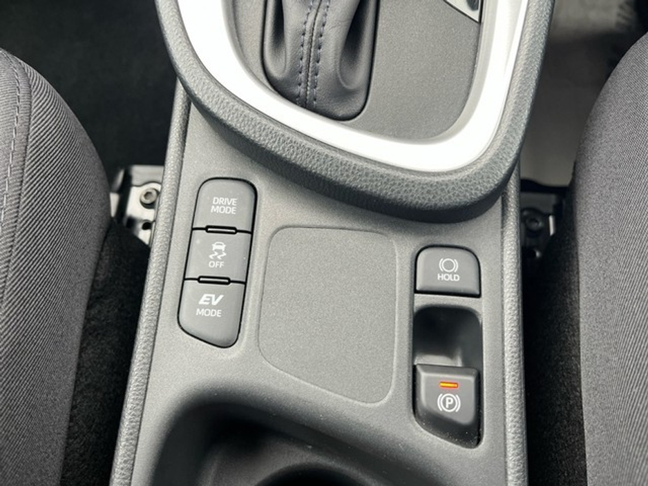 2025 Toyota Yaris Cross - image 16