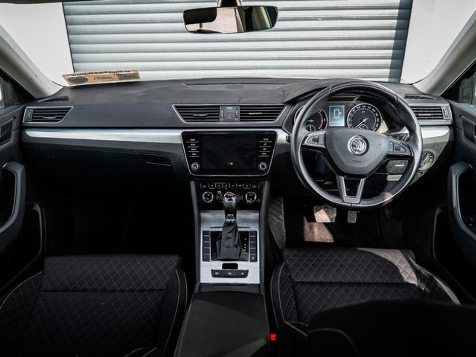 2020 Skoda Superb - image 6