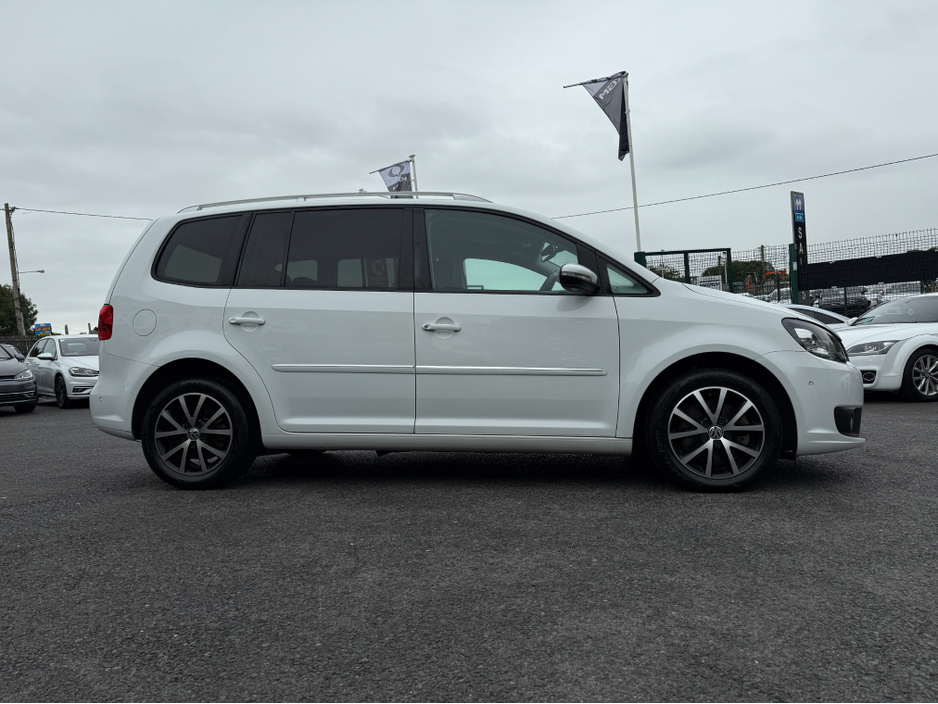 2015 Volkswagen Touran ( 152 REG ) HIGHLINE EDITION 7 SEATER * ALCANTARA SEATS * REVERSING CAMERA * SIMI DEALER - SPECIALISING IN IMPORTS OF JAP AUTOMATIC HI SPEC BLUEMOTION // LARGE TOUCH SCREEN // €15,450