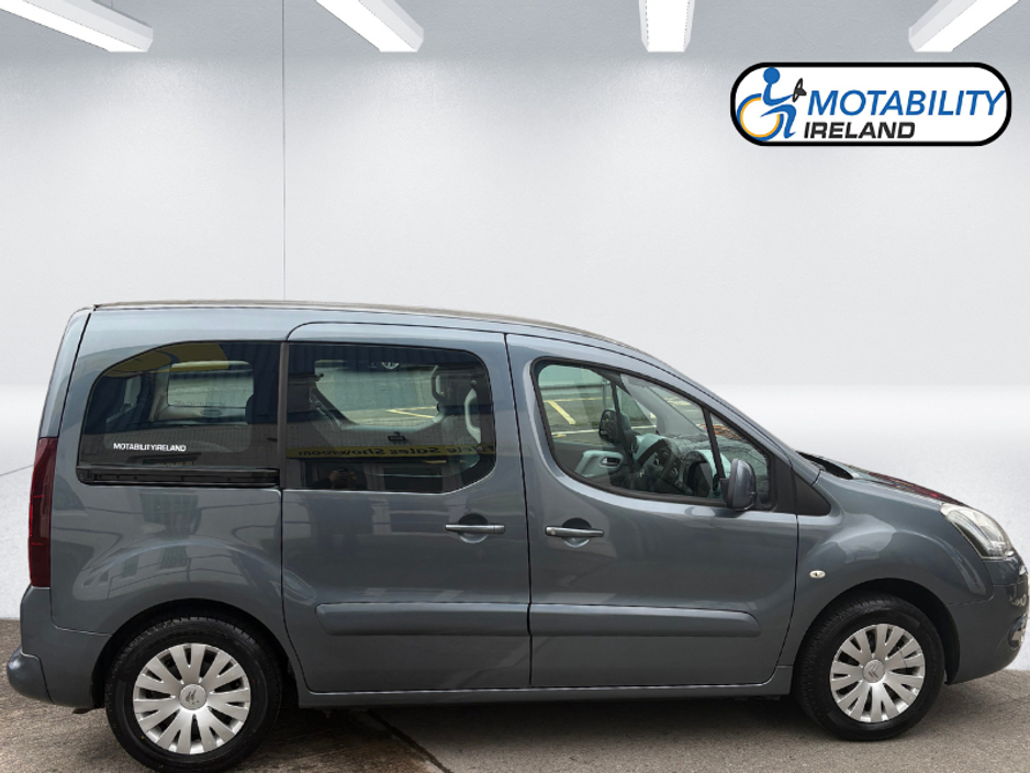 2013 Citroen Berlingo Multispace - image 3