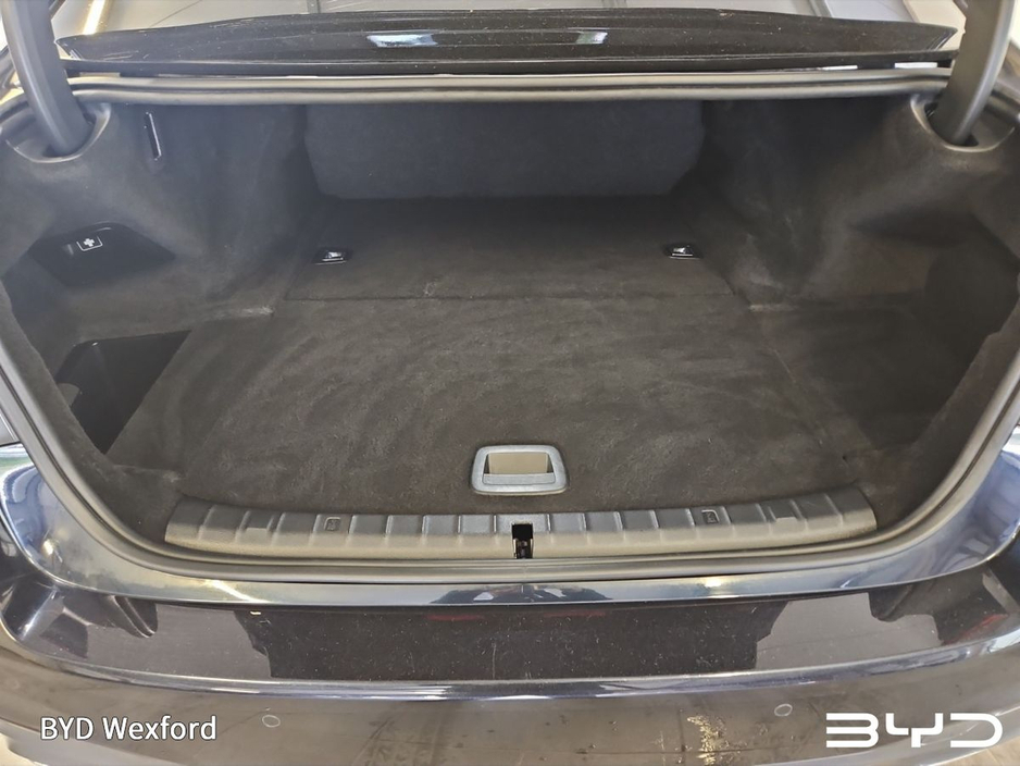 2019 BMW 5 Series - image 13