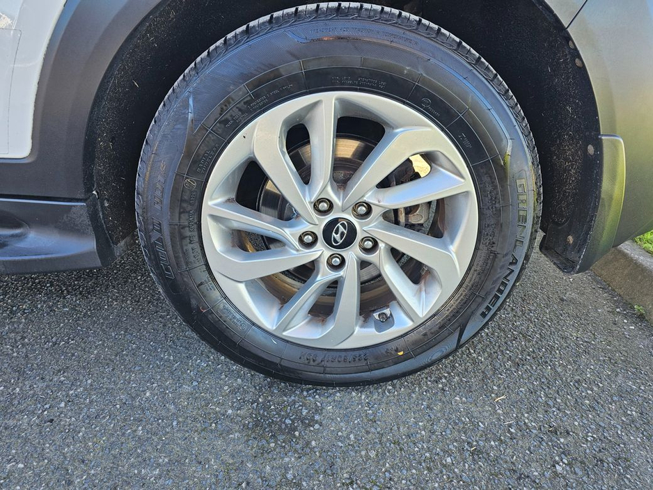 2016 Hyundai Tucson - image 28