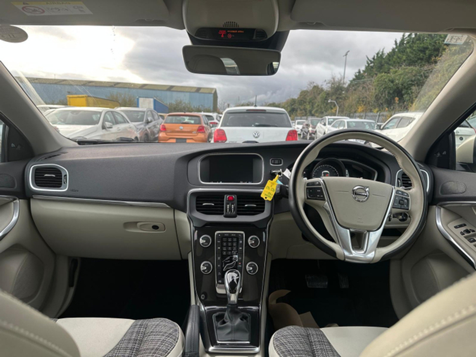 2016 Volvo V40 Cross Country 2.0L Diesel Automatic (9040) €13,495