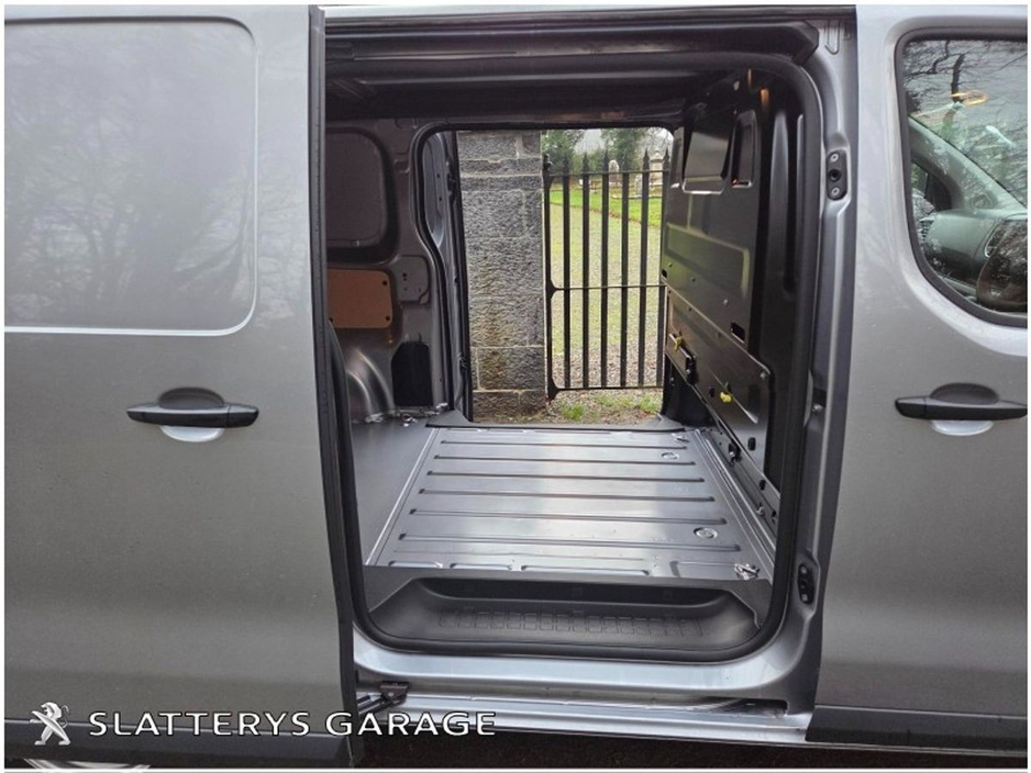 2024 Peugeot Expert EXPERT PROFESSIONAL STD 1.5 HD €24,186