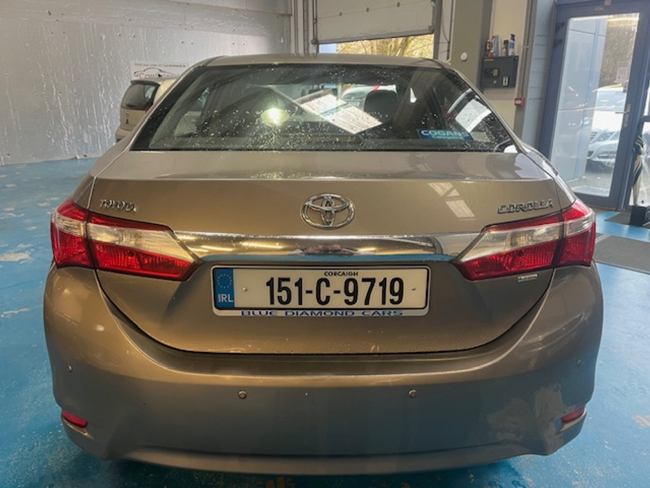 2015 Toyota Corolla - image 3