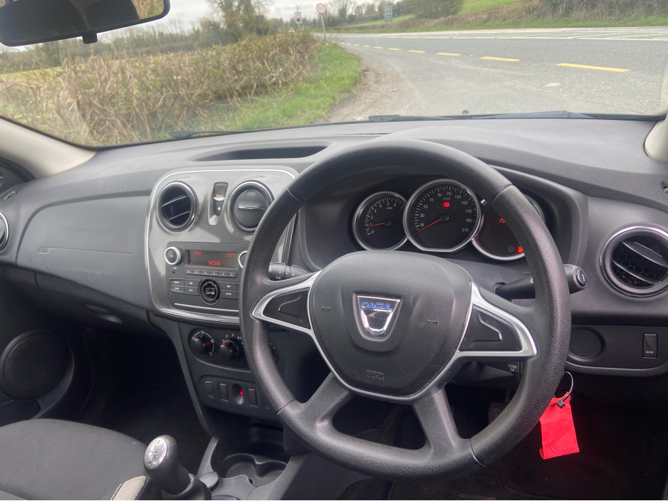 2017 Dacia Sandero - image 8