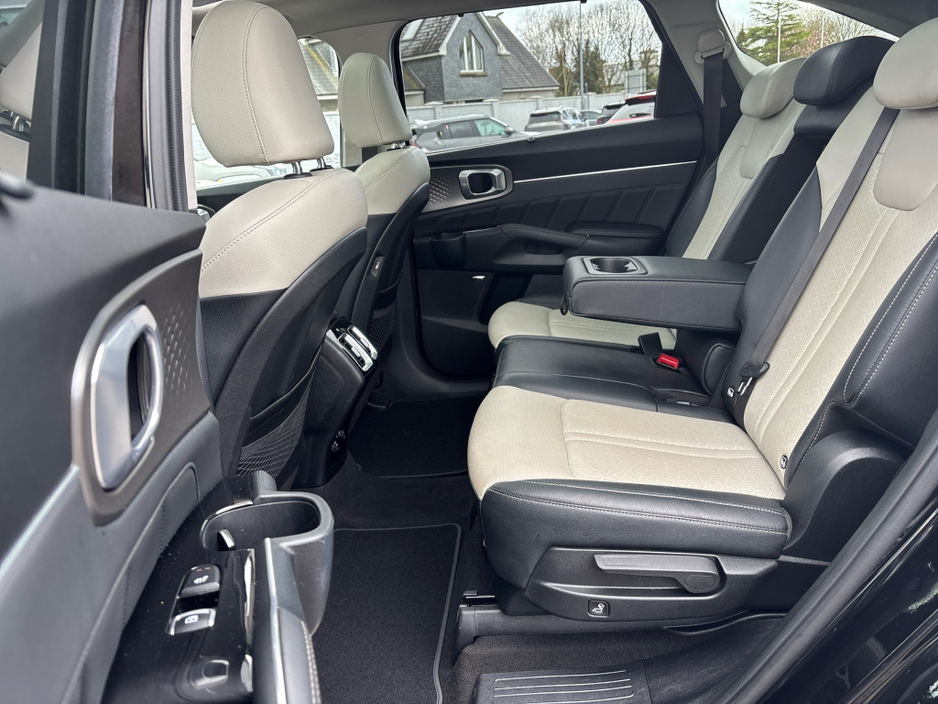 2022 Kia Sorento - image 9