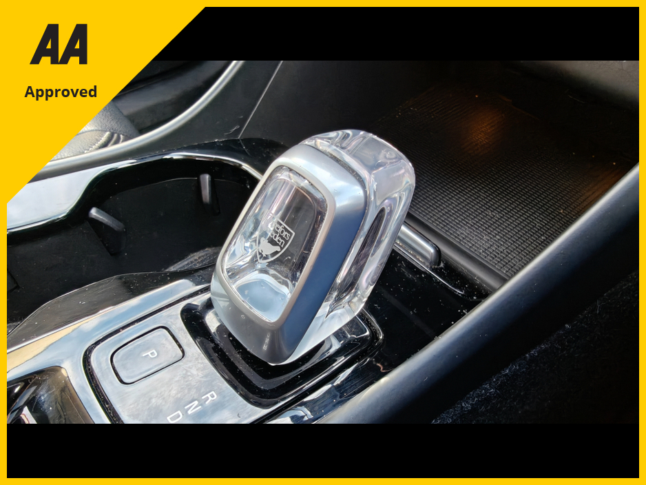 2020 Volvo XC40 - image 28