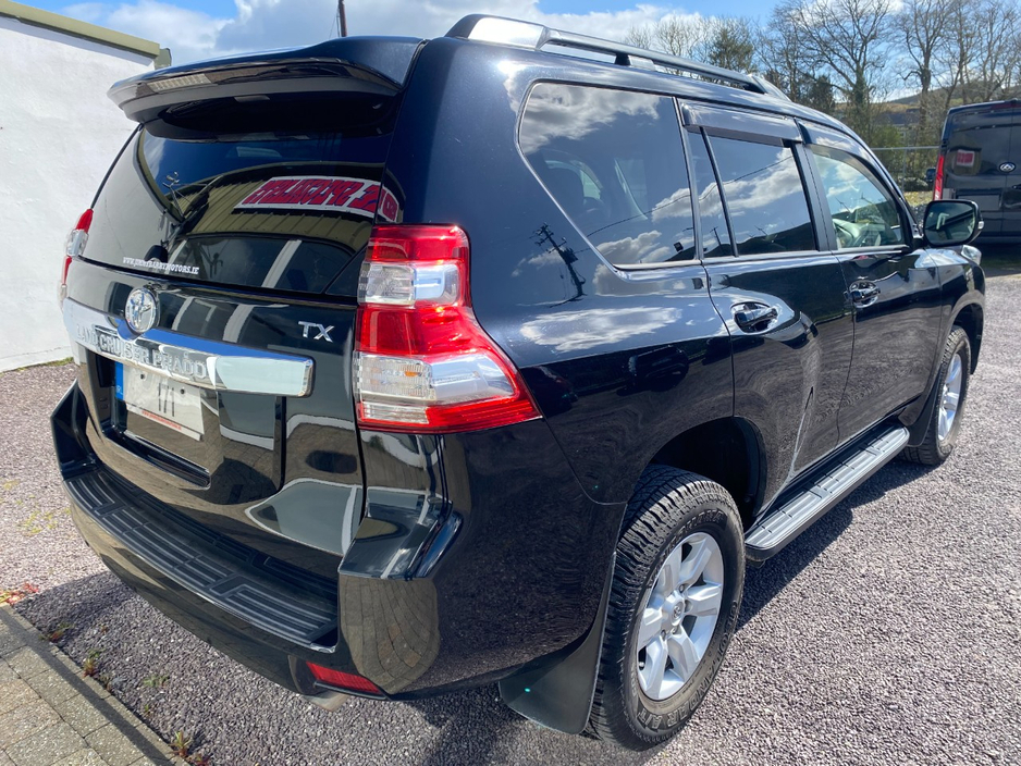 2017 Toyota Landcruiser - image 6