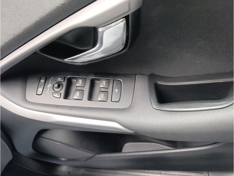 2014 Volvo V40 - image 19