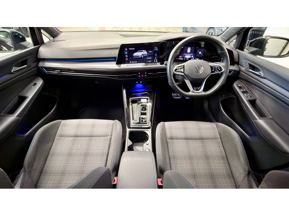 2023 Volkswagen Golf - image 13