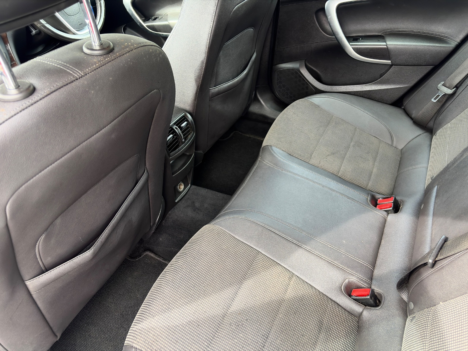 2011 Vauxhall Insignia - image 12