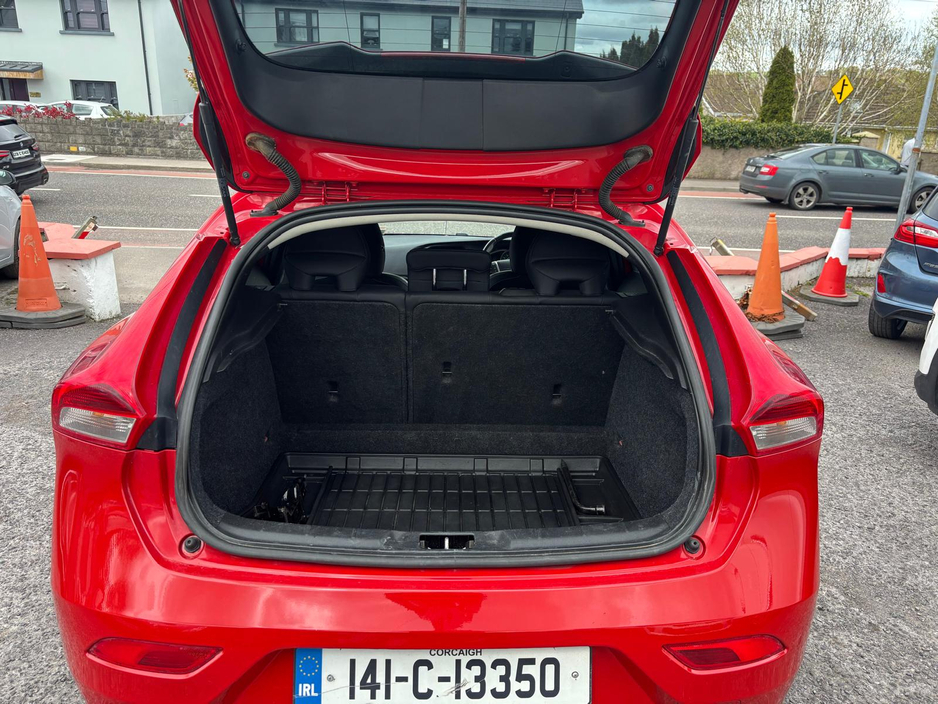 2014 Volvo V40 - image 5