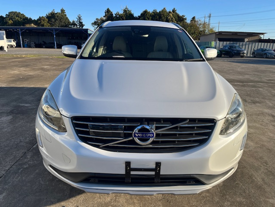 2016 Volvo XC60 - image 5