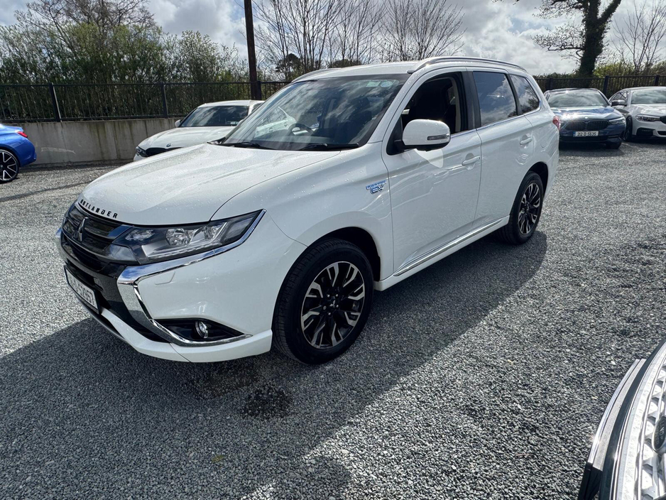 2018 Mitsubishi Outlander - image 2