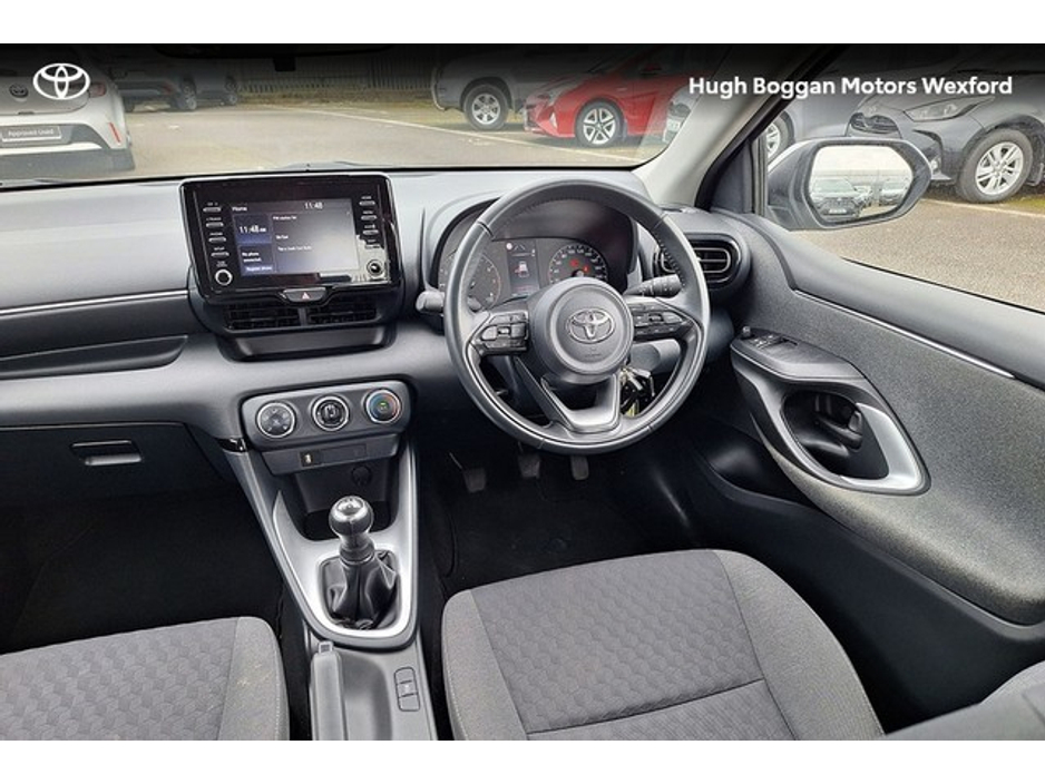 2021 Toyota Yaris - image 9