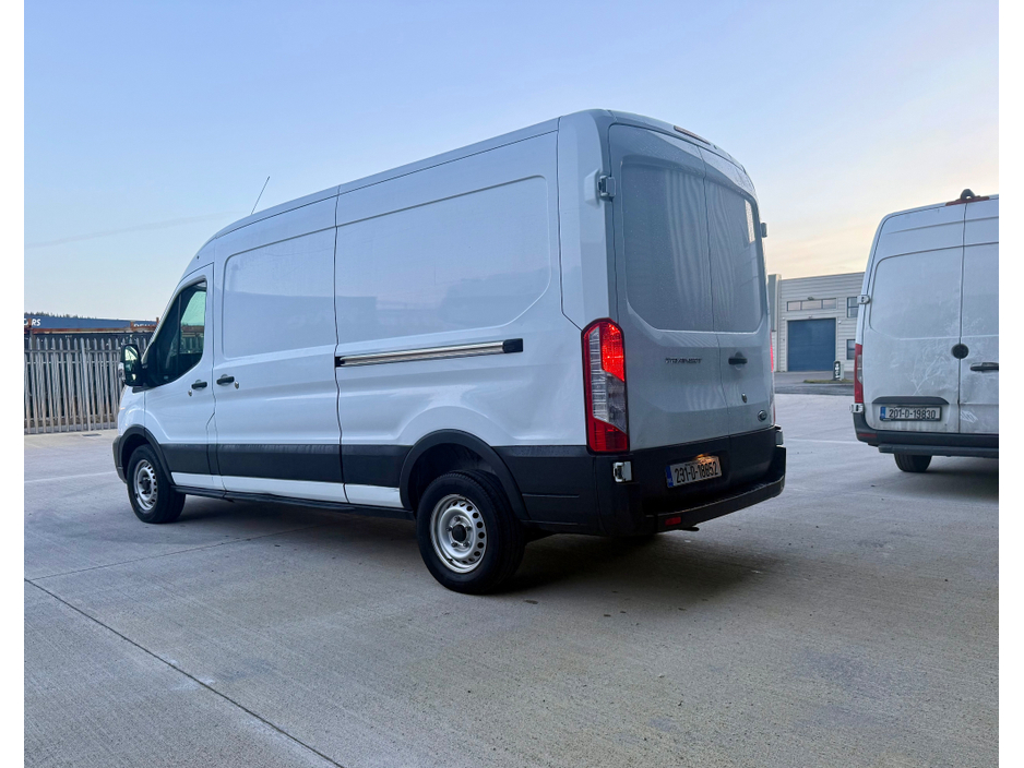 2023 Ford Transit - image 2
