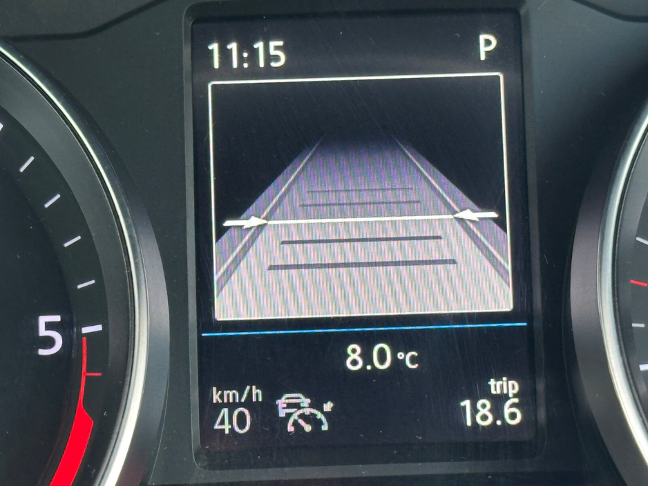 2020 Volkswagen Passat - image 18