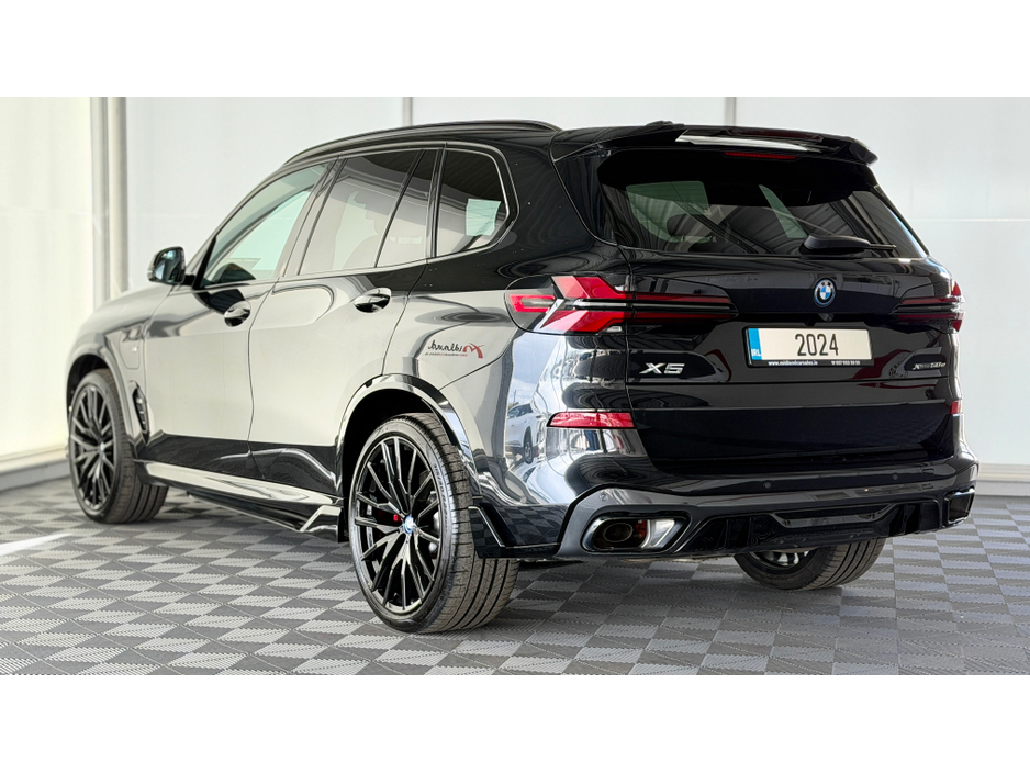 2024 BMW X5 - image 10