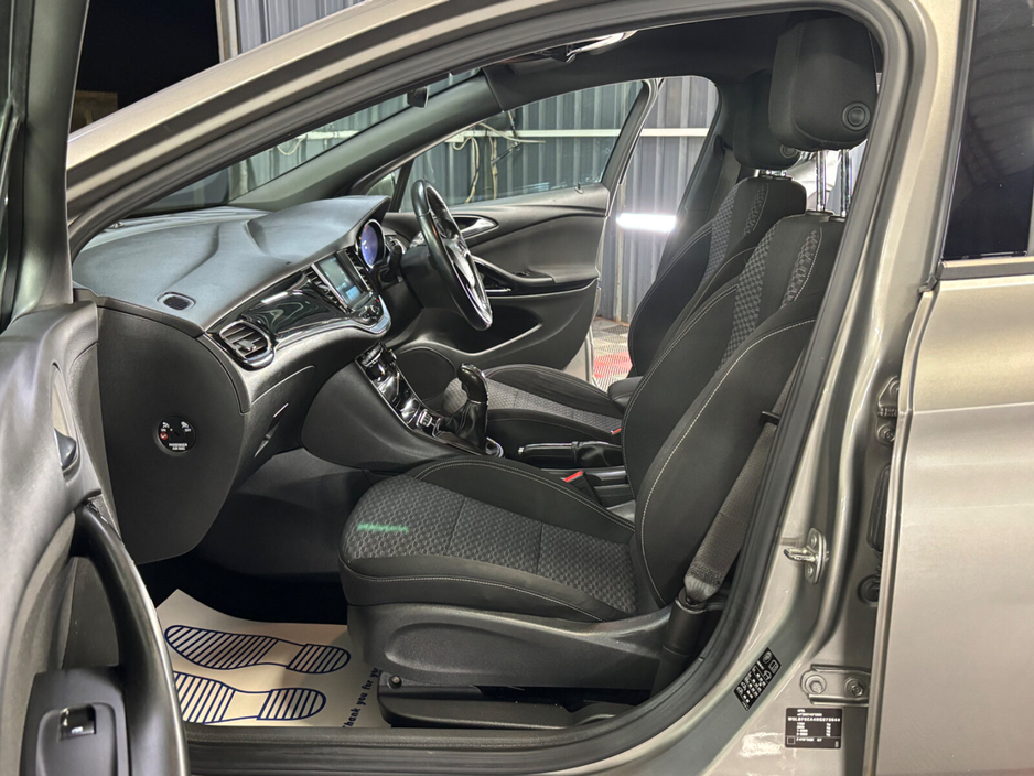 2017 Vauxhall Astra - image 17