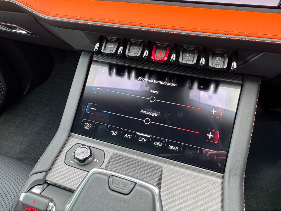 2025 Lamborghini Urus - image 24