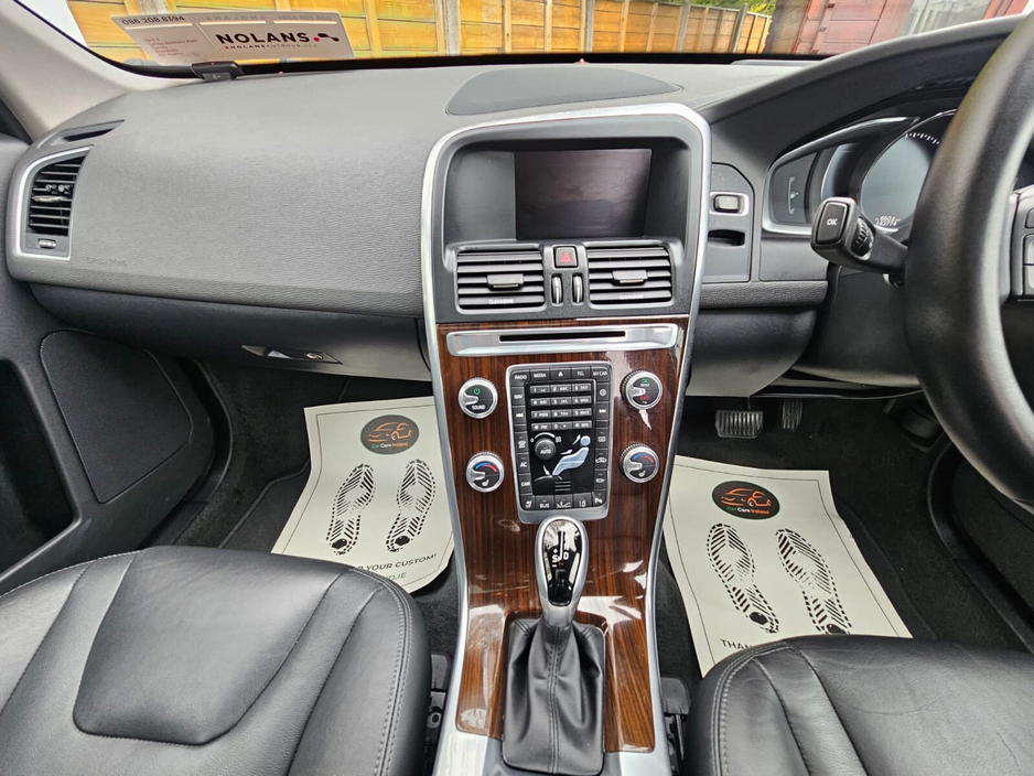 2016 Volvo XC60 - image 33