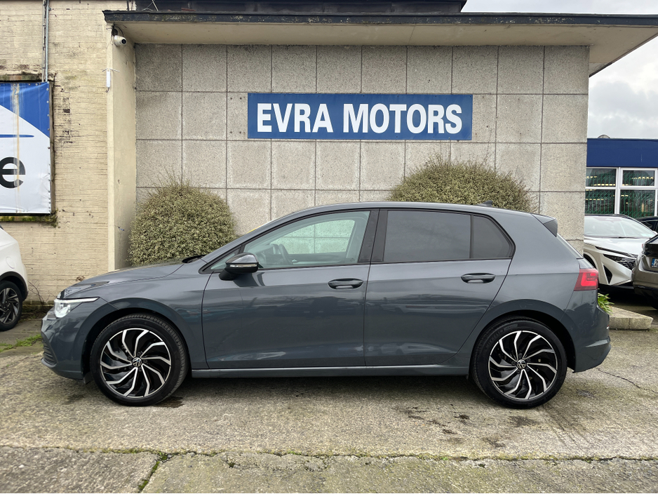 2022 Volkswagen Golf ADAVANCE AUTOMATIC 2.0 DIESEL //HEATED SEATS AND STEERING WHEEL//HEAD UP DISPLAY//REVERSE CAMERA//KEYLESS ENTRY// €27,950
