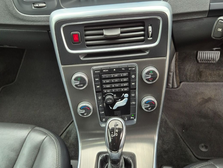 2015 Volvo V60 1.6 PETROL AUTO / LUX SPEC / LOW MILEAGE / TAX €400 (152 REG ) €12,950