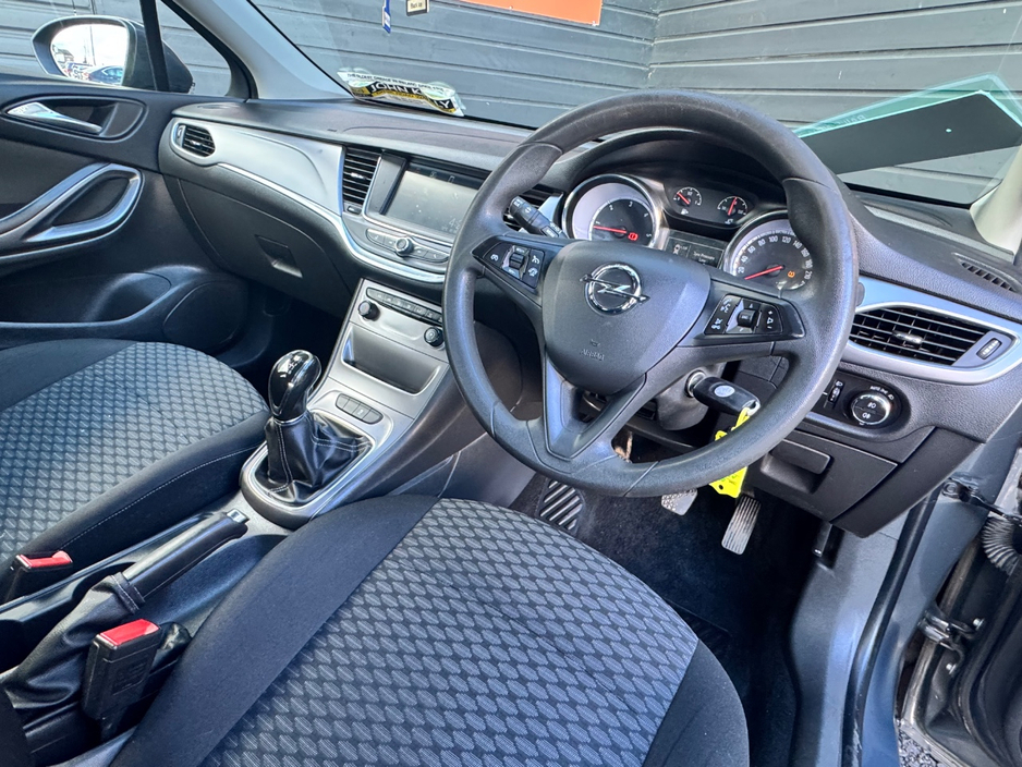 2016 Opel Astra - image 10