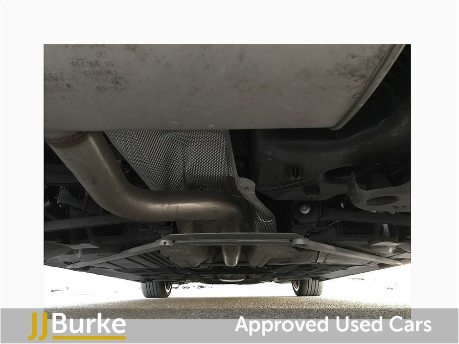 2021 BMW 1 Series - image 19