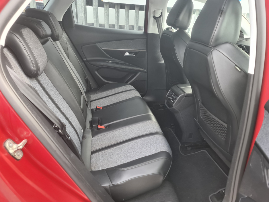 2020 Peugeot 3008 - image 13