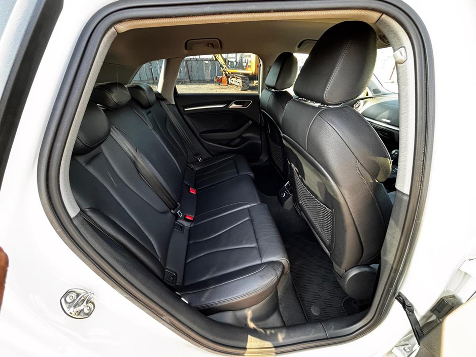 2017 BMW 1 Series - image 8