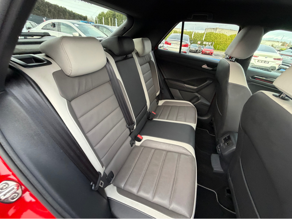 2020 Volkswagen T-Roc - image 30