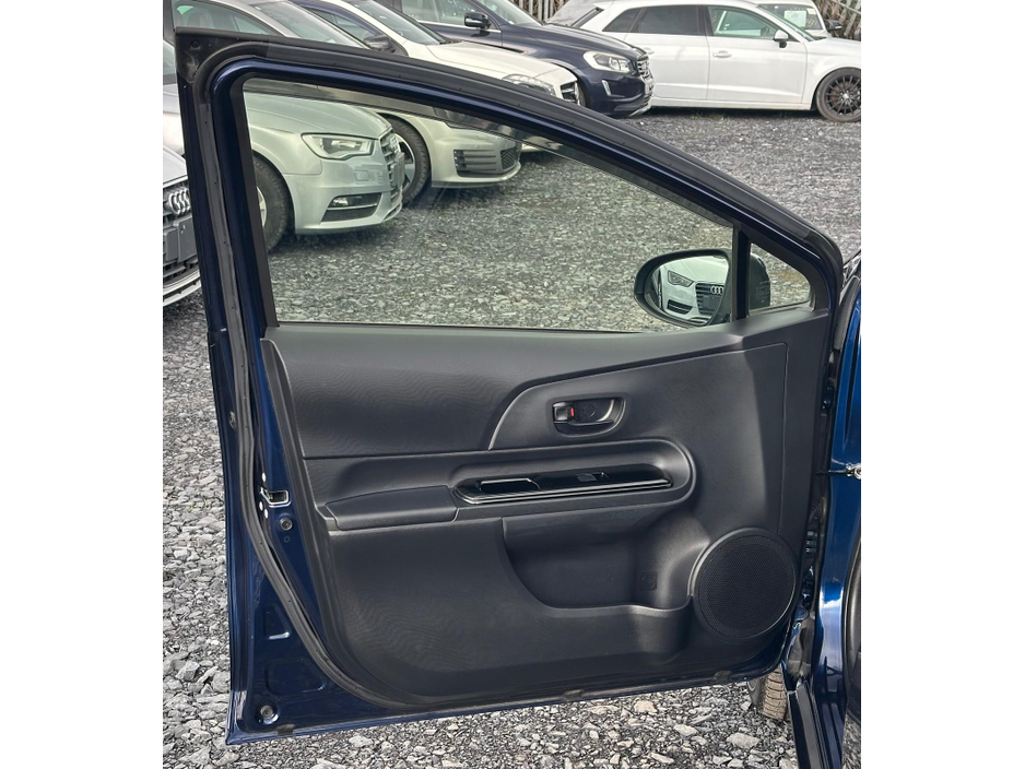 2019 Toyota Aqua - image 14