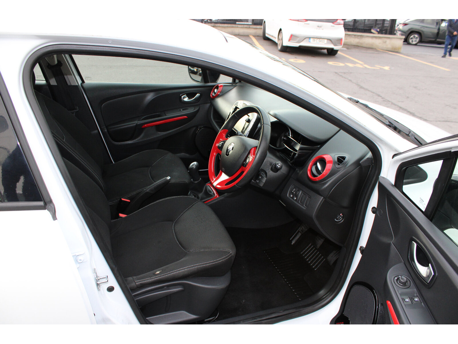 2017 Renault Clio - image 8