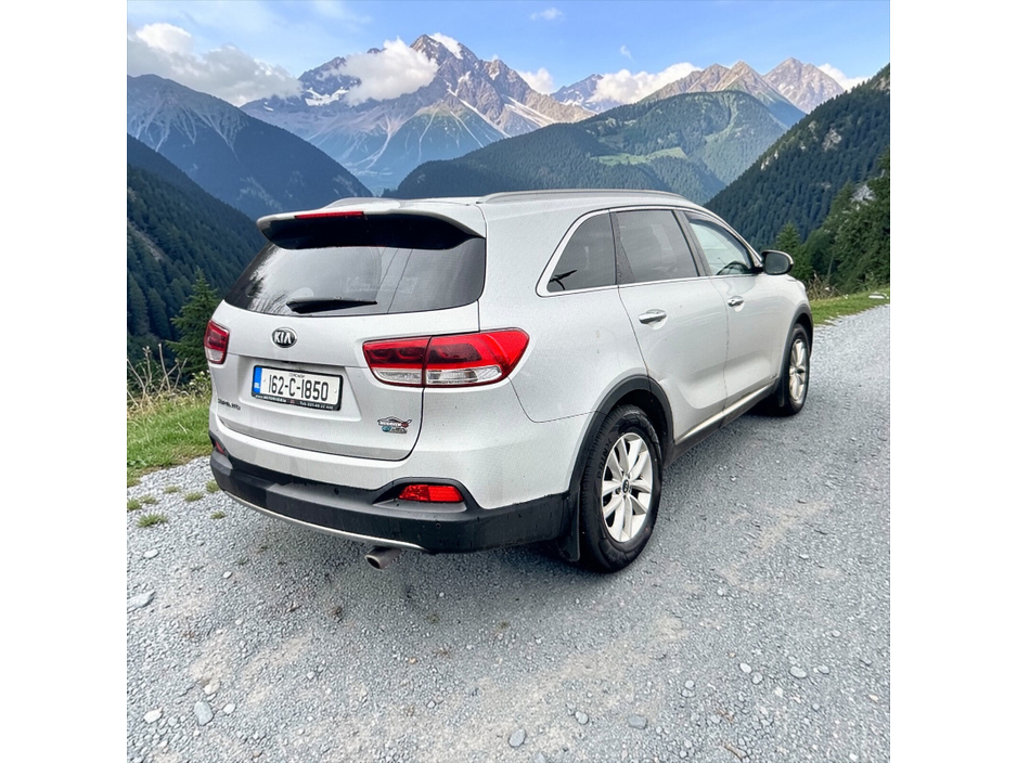 2016 Kia Sorento - image 2