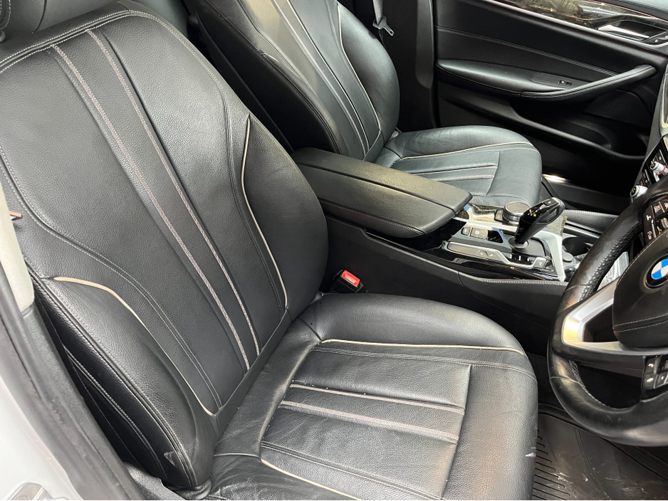 2017 BMW 5 Series - image 13