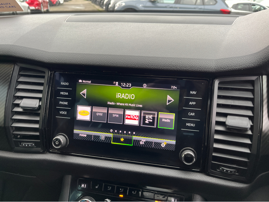 2020 Skoda Kodiaq SPORTLINE 7 SEATER AUTOMATIC 150BHP 2.0 DIESEL //PANORAMIC GLASS ROOF//HEATED SEATS AND STEERING WHEEL//REVERSE CAMERA// €33,950