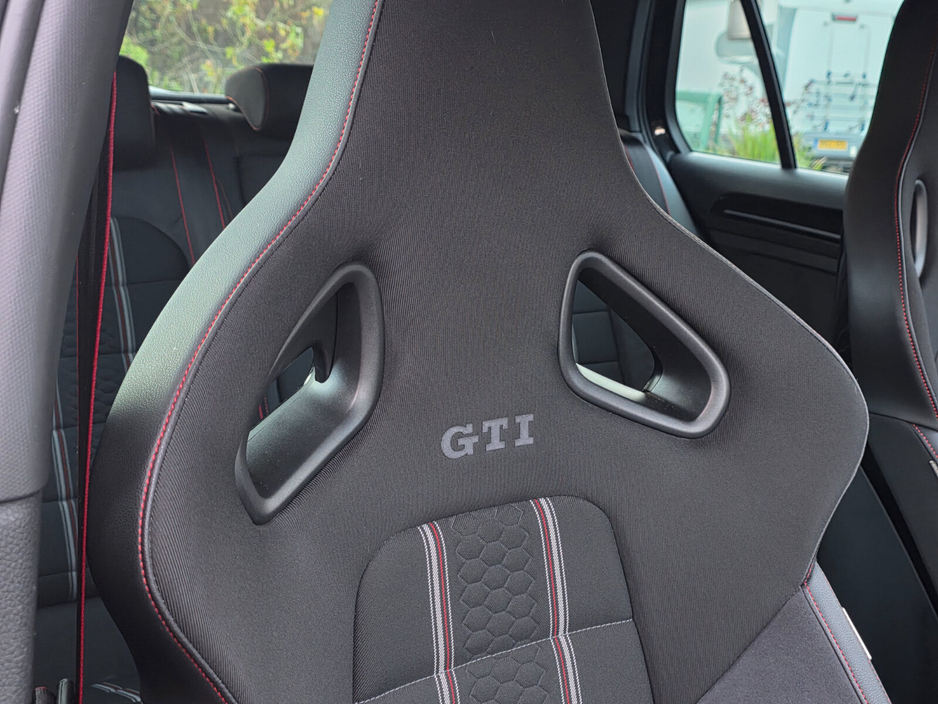 2016 Volkswagen Golf - image 24