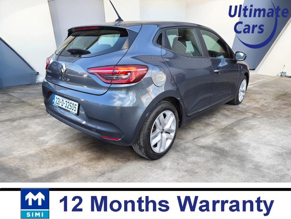 2022 Renault Clio - image 3