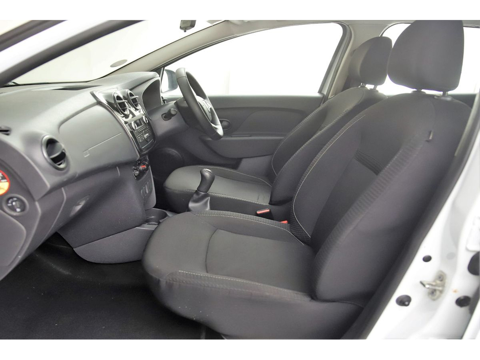 2018 Dacia Sandero - image 15