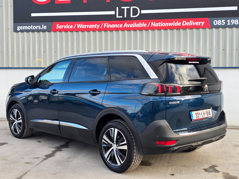 2022 Peugeot 5008 - image 9
