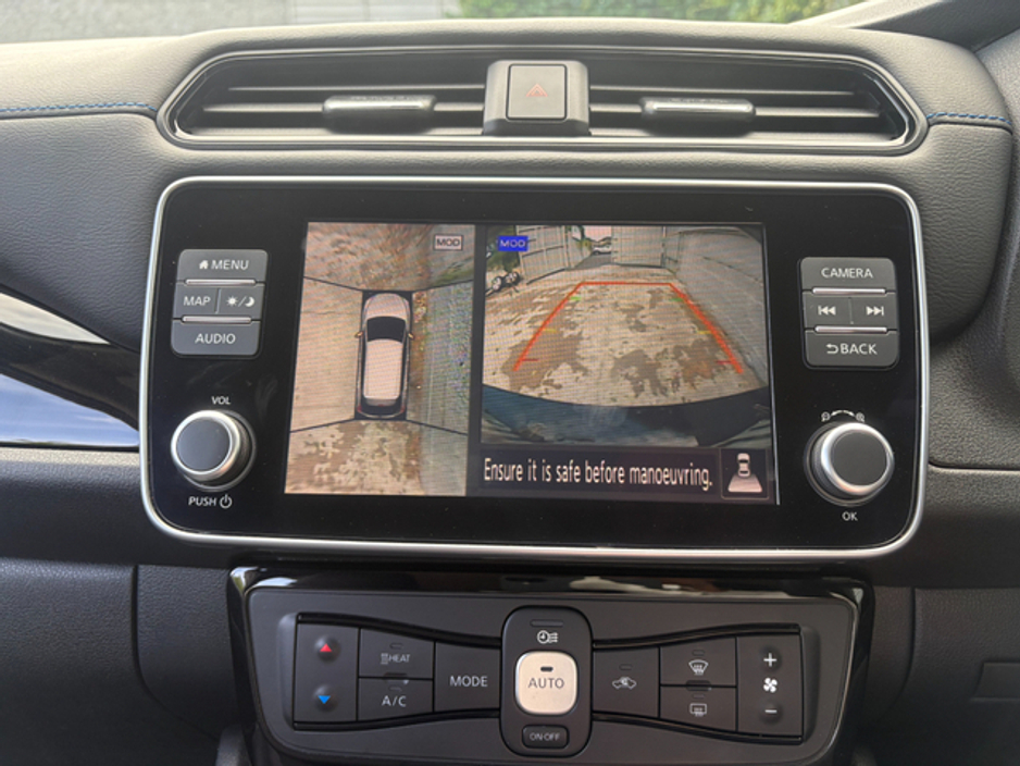 2022 Nissan Leaf - image 11