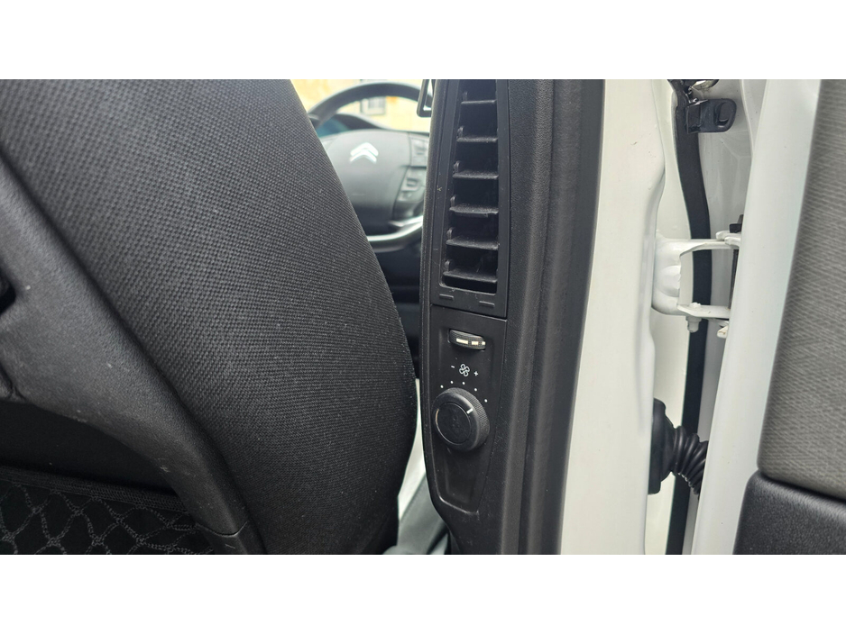 2016 Citroen C4 - image 23