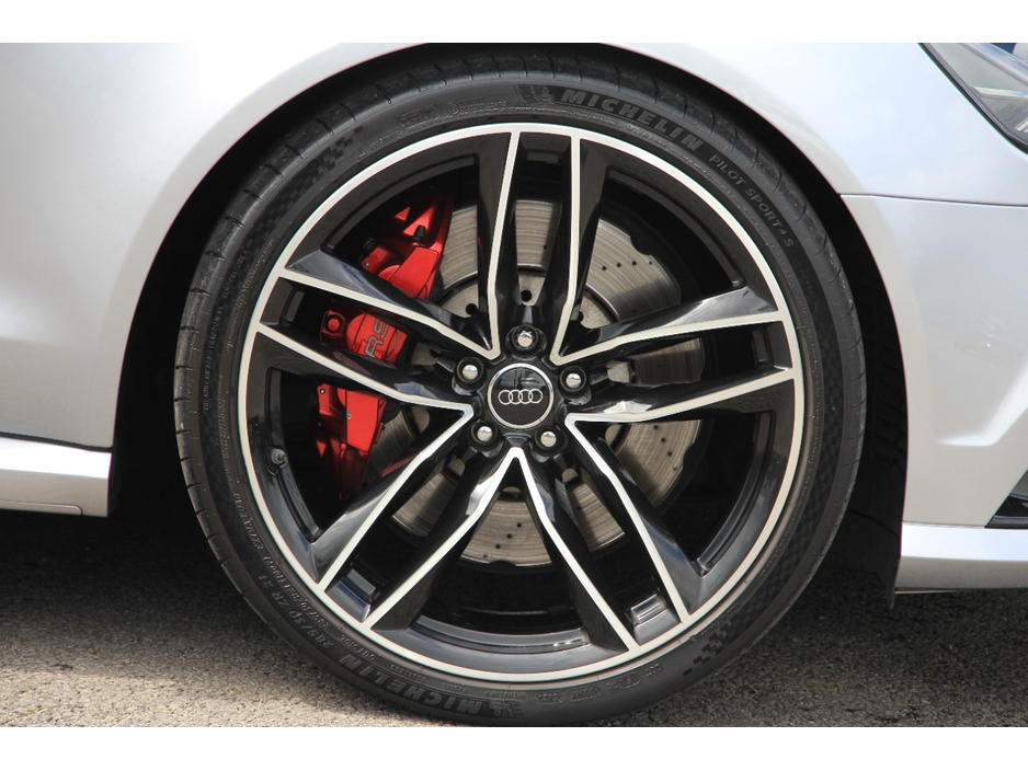 2016 Audi RS6 - image 15