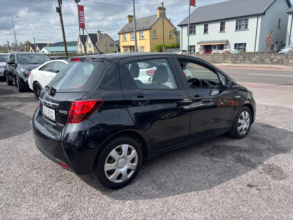 2016 Toyota Yaris - image 9