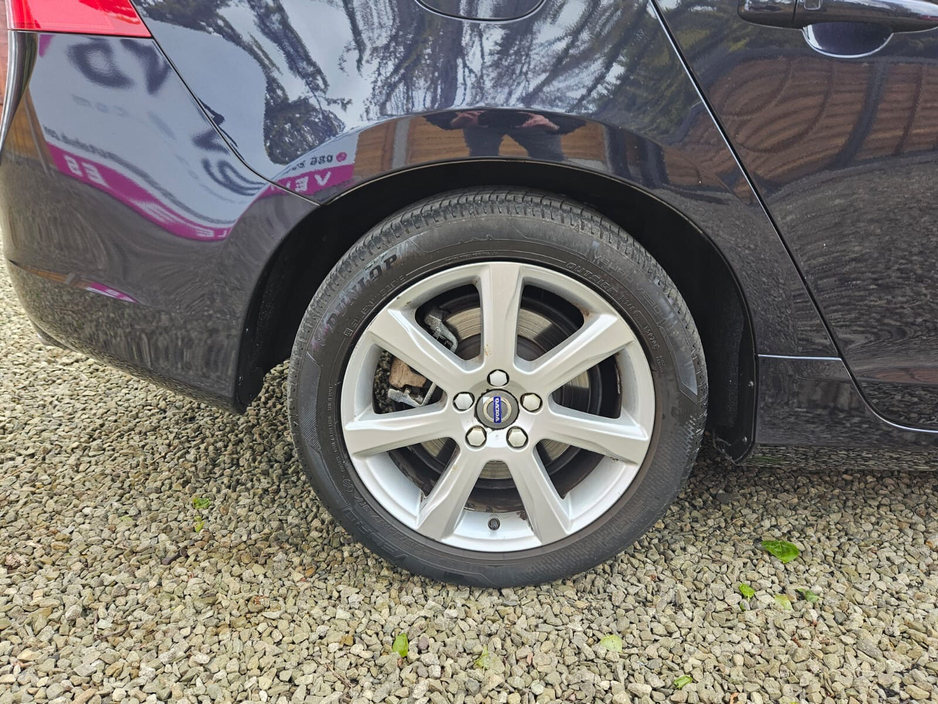 2016 Volvo V60 - image 33