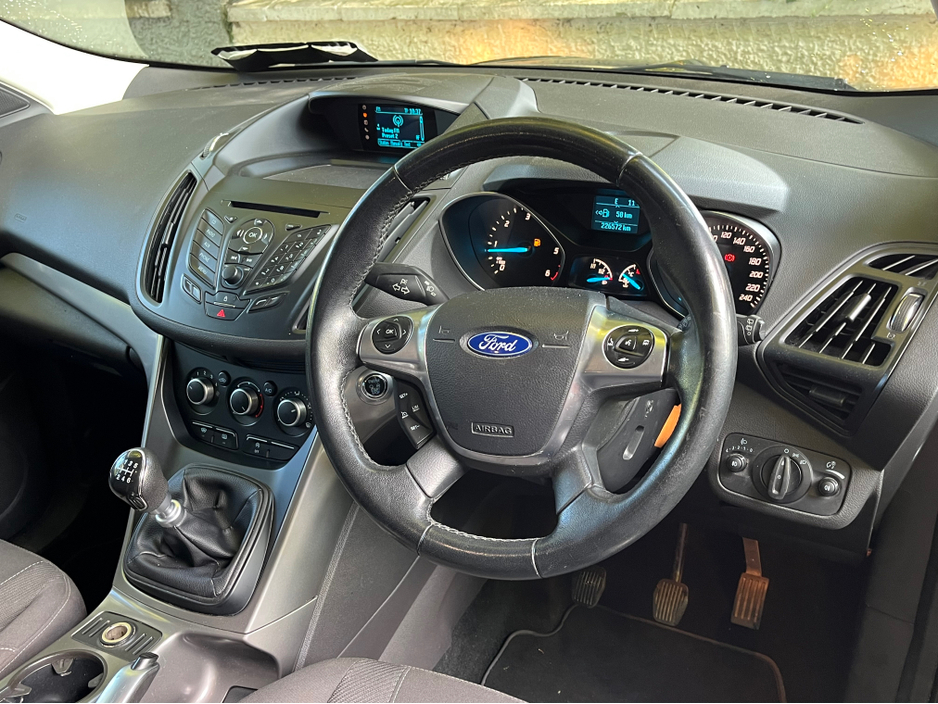 2015 Ford Kuga - image 10