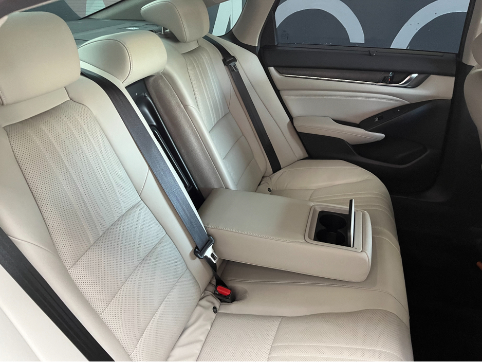 2020 Honda Accord €26950 2020 HONDA ACCORD EX 2.0 AUTOMATIC / CRUISE CONTROL / REVERSE CAMERA / ELECTRIC MEMORY & HEATED SEATS / PADDLE SHIFTERS / PANORAMIC SUNROOF €26,950